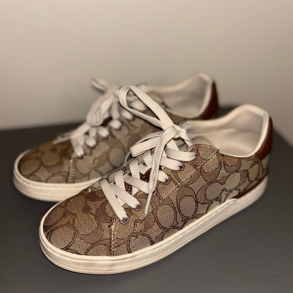 COACH Clip Low Top Sneaker Size 6